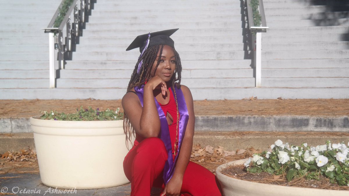 why_eee_vettah's tweet photo. And who gon' tell him that my bitch is getting her degree? #HotGirlSemester #SFA19 #SisterGoals
@Southern_Barbs
πΈ: Me https://t.co/VWZSQdNioV