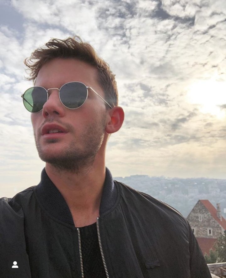 abbnski's tweet photo. @EliasGomezz_ Jeremy Irvine, es de otro mundo lejoss https://t.co/wBStCpcTMm
