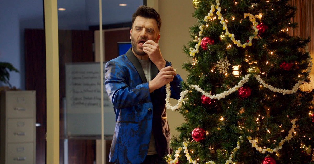 CaptainBadger79's tweet photo. Looks like Ray got the memo that it's #NationalPopcornStringDay #PopcornStringDay but that he's not supposed to be eating it! 🤣 #SaveScorpion https://t.co/JOyYybiRIN