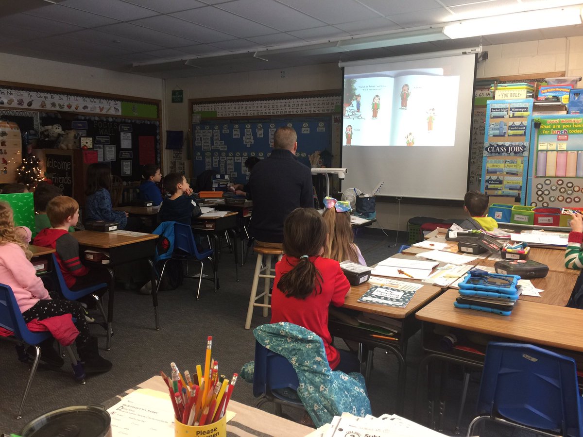 NS_Grade2's tweet photo. Mr.Dutton visits to share a holiday story#happykids https://t.co/XFbjOvYKjm