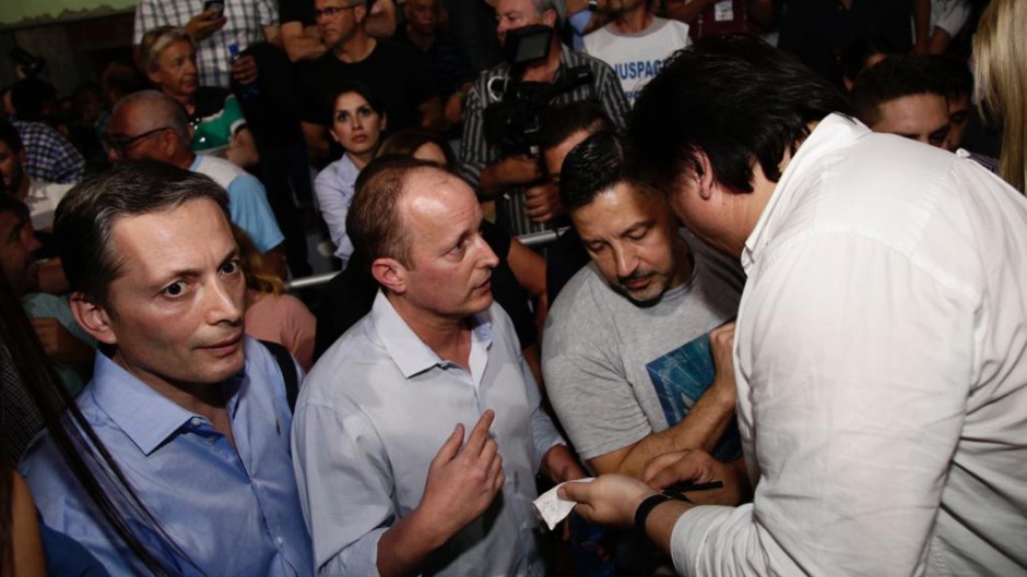 daniel_druiz's tweet photo. Los Muchachos Peronistas (intendentes) se quejan de que Axel los excluyó del armado y ahora esperan que les de las vices. 🧐😎 https://t.co/syhjqD5sly