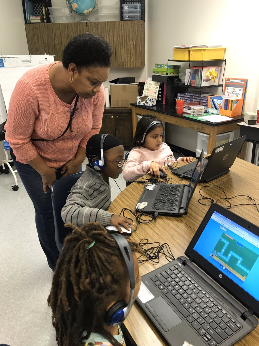 LenardITC's tweet image. I can almost hear Ms. Robinson‘s kindergartners’ minds turning as they progress through each level of @kodable! 💓 #HourofCode #CodeRPS #FisherFlamingos #WeAreRPS @RVAITRTs @RPS_Schools