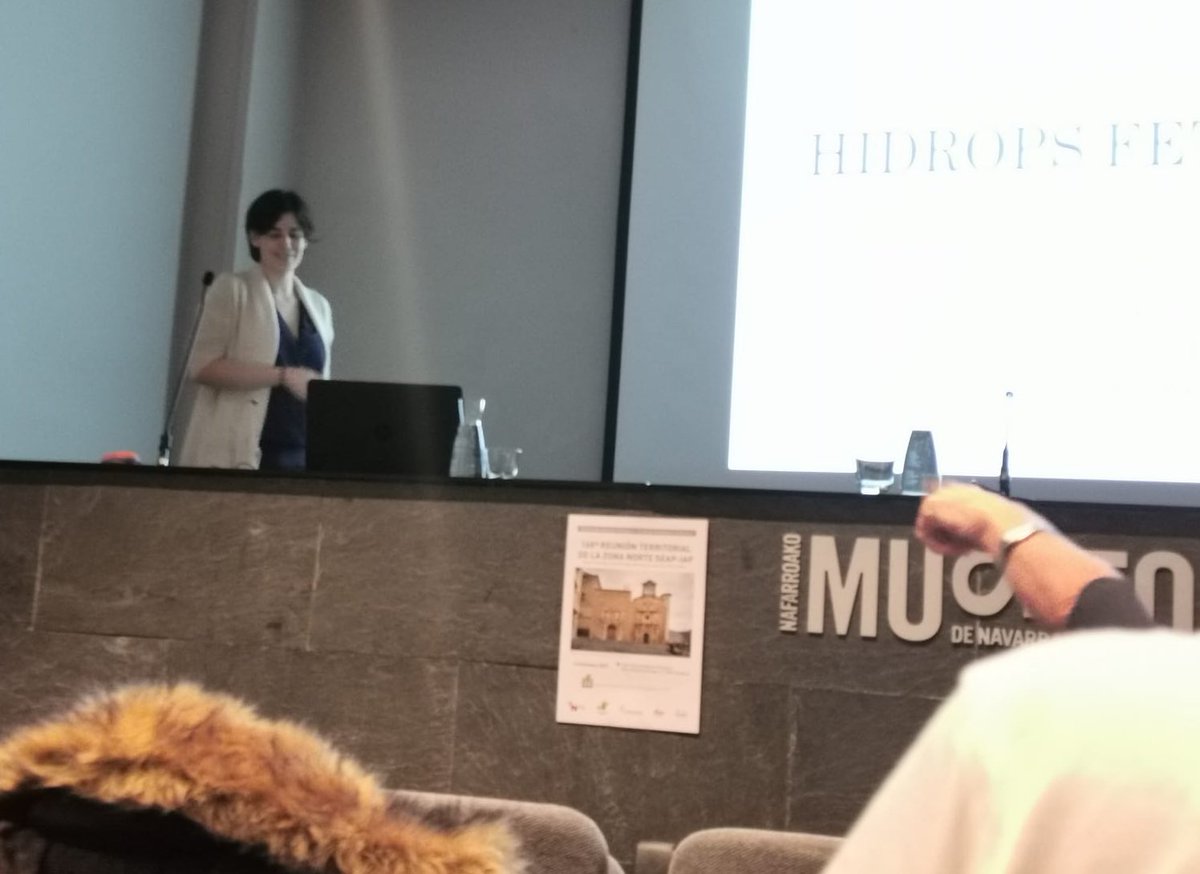 tlabiano's tweet photo. Dras @AlbaLarrea7 y Clara Cerezo de mi hospital, C. Hospitalario de #Navarra⛓🔻Han presentado dos caso de autopsias;hídrops fetal por enfermedad de depósito y fallo hepático por mtt de carcinoma de uraco🙌🏻¡Lo han hecho genial! #autopsypath #pedipath #placentapath #RegionalNorte https://t.co/NTyTQiboyu