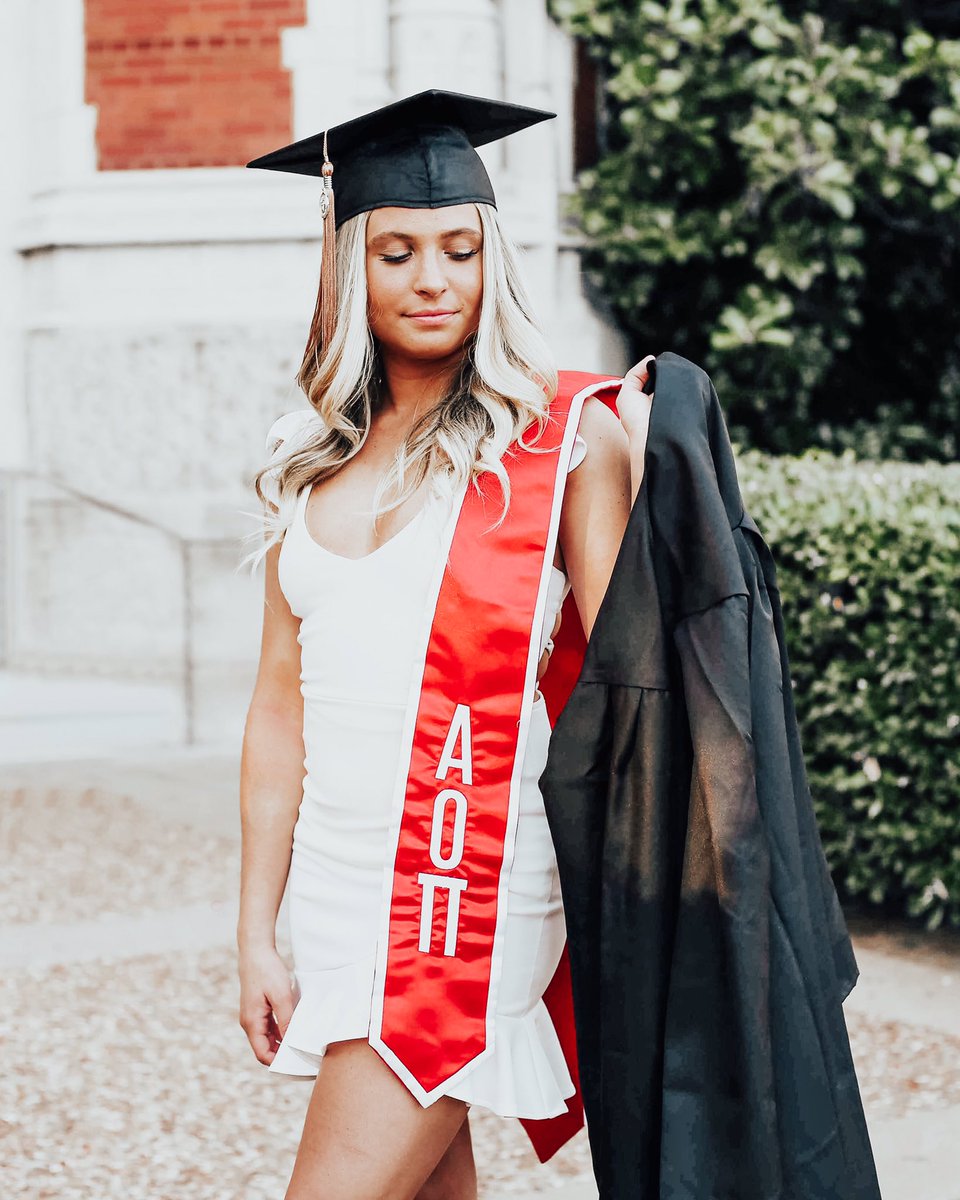 OUAOII's tweet photo. congratulations to all of our amazing seniors who are graduating this weekend! we’ll miss you so much next semester, but we’re so proud of you & can’t wait to see the amazing things you accomplish! 🎓💫
#OUgrad19 #InspireAmbition https://t.co/lesQSQFpQf