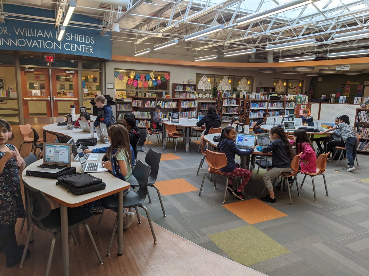 MrsRestis's tweet photo. What an awesome way to end our week! Students ❤️ #HourofCode2019! @ElsieJohnsonIC @EJPrincipalD93 @CCSD93 @codeorg #ECJJaguars https://t.co/fGAdSgwIOl