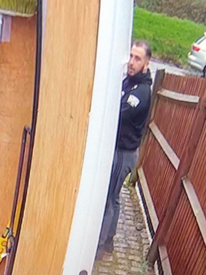Let’s name him and get him brought to justice. Series of thefts from vans across #Northamptonshire. <a href="/NTelegraph/">Northants Telegraph</a> <a href="/NorthantsPolice/">Northants Police</a> <a href="/bandofbuilders_/">Band of Builders - Temp Profile</a> <a href="/MrNickKnowles/">Nick Knowles</a>