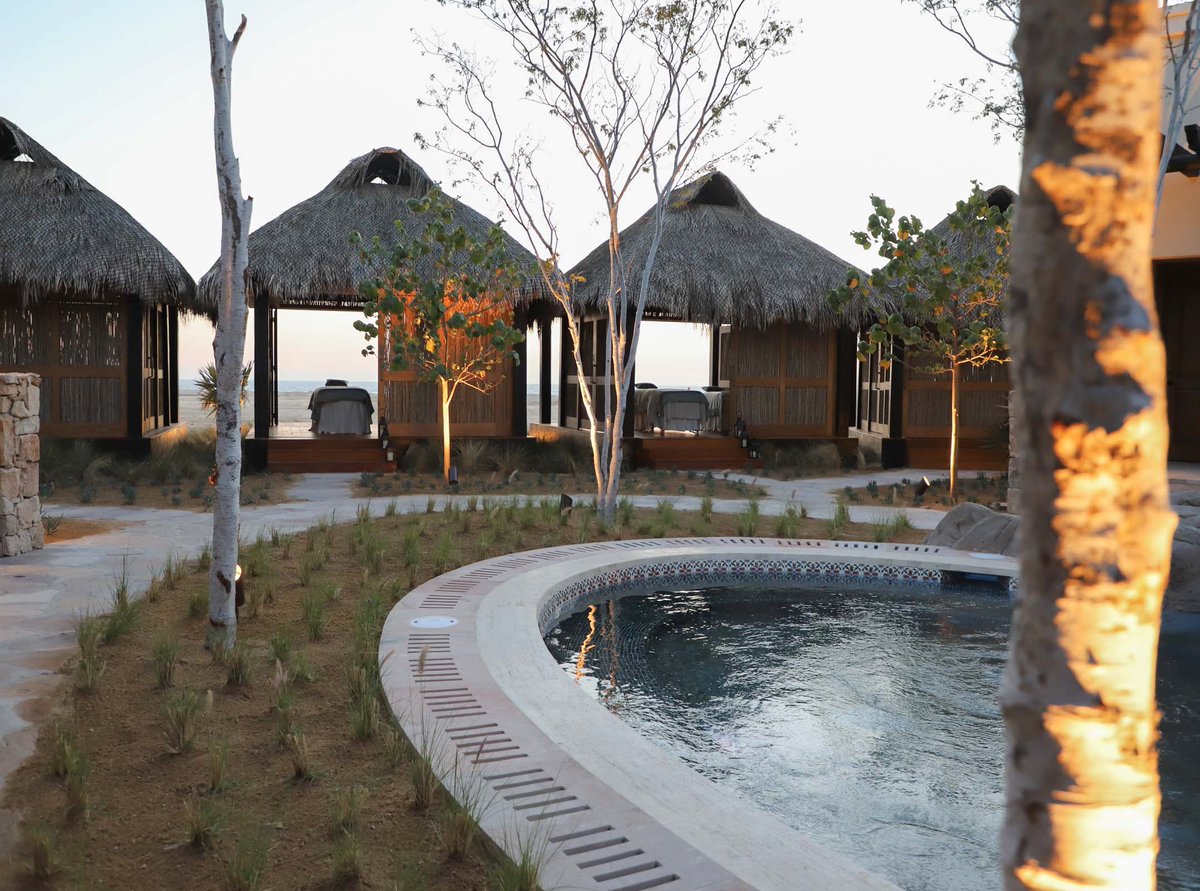 spacollection's tweet image. The outdoor jacuzzi featured at the Spa by the Ocean is an amazing way to embrace the elements while taking time to relax and rejuvenate. Brought to you by Grand Solmar at Rancho San Lucas. Book your service now!  cutt.ly/BookSpa