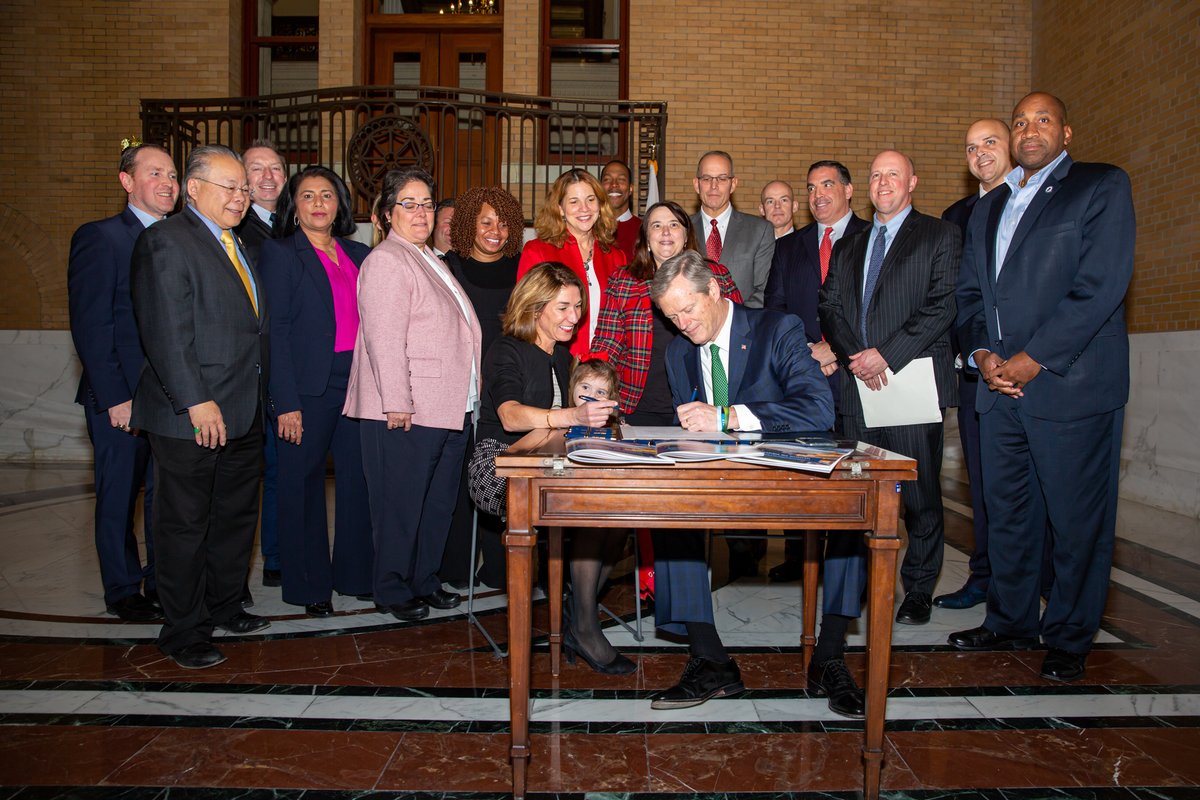 MALtGovArchive's tweet photo. Proud to join @MassGovernor, @MassEOHED, legislators and members of the Economic Development Planning Council this afternoon to sign the Commonwealth's economic development plan, "Partnerships for Growth: A plan to enable the Commonwealth's regions to build, connect and lead." https://t.co/jFD8xLKWyT