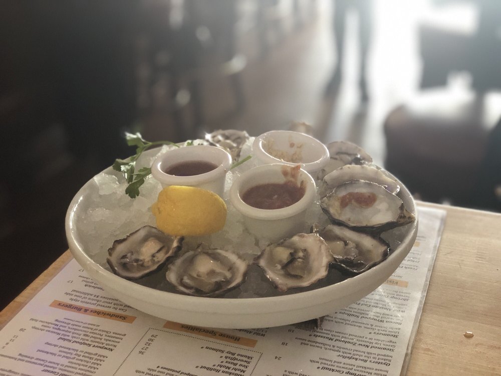FlyNFishOysters's tweet photo. Hand-shucked in-house fresh oysters! 😋
#newportbeach #newport #orangecounty https://t.co/xPCBtEaaCZ