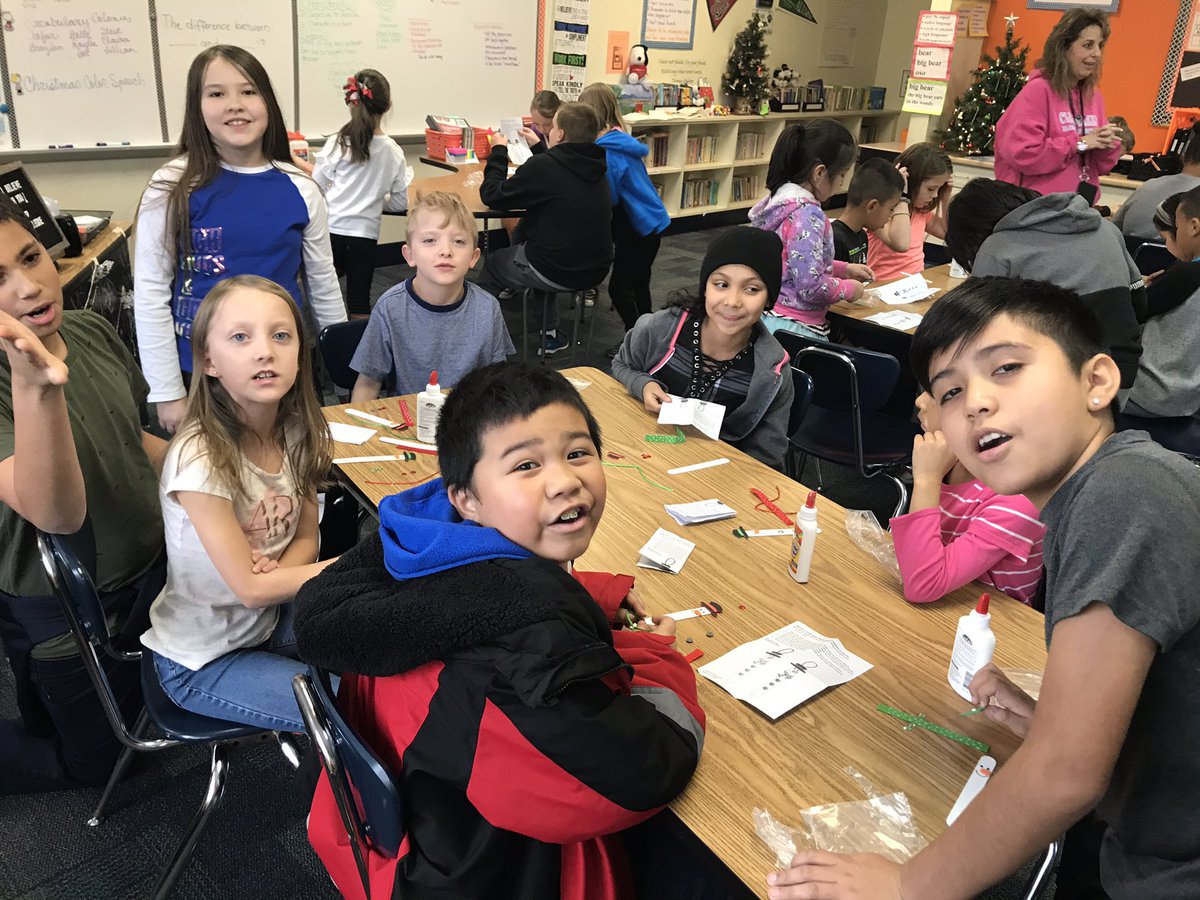 ms_leckie's tweet photo. Cubby Buddy Time today and spreading Christmas Cheer! 🎄🐻🐻#5thgraderocks &amp; #2ndisthesweetspot https://t.co/fJEEfWlDbZ