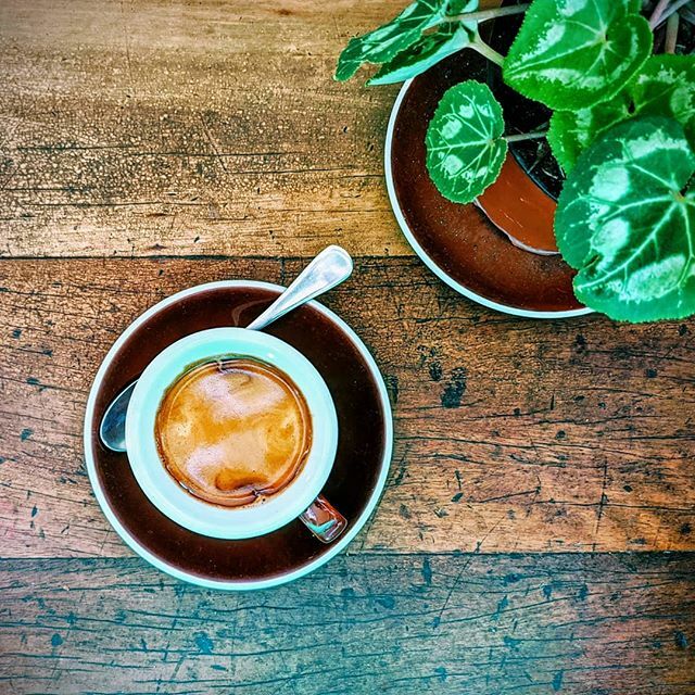 hendyo's tweet image. 💤😴 been a long week and no snooze with the kids. One more week before the Christmas break!! But first.. the essential ☕ ift.tt/2LNlO0D