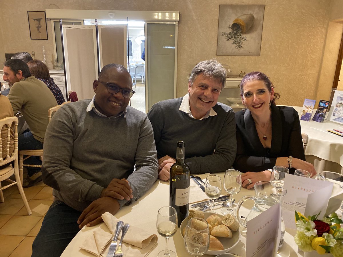 ApaeEguilles's tweet photo. Le maire de #lambesc reçoit le cadeau de l’année. #razeyre philippe #dechets #upe13 #azalee #apae #apaep https://t.co/WieCEm2asj