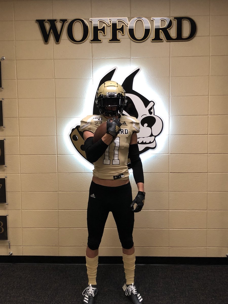 GarrettVernon7's tweet photo. I would like to thank Coach Conklin, Coach Brown, and Coach Lang for an amazing visit today. I was honored to receive a full scholarship offer from Wofford College! #onebeat #bringthejuice #woffordfootball https://t.co/JvBb74C4yj