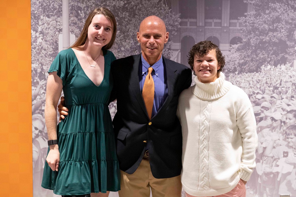 Vol_Soccer's tweet image. Congratulations to our fall 2019 graduates, @erin_gilroyy &amp;amp; @CousinsKatie!

#utgrad2019 🍊🎓