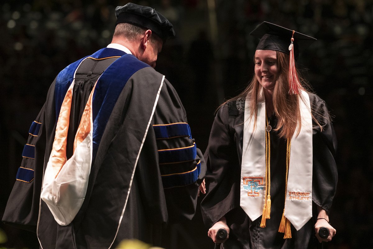 Vol_Soccer's tweet image. Congratulations to our fall 2019 graduates, @erin_gilroyy &amp;amp; @CousinsKatie!

#utgrad2019 🍊🎓