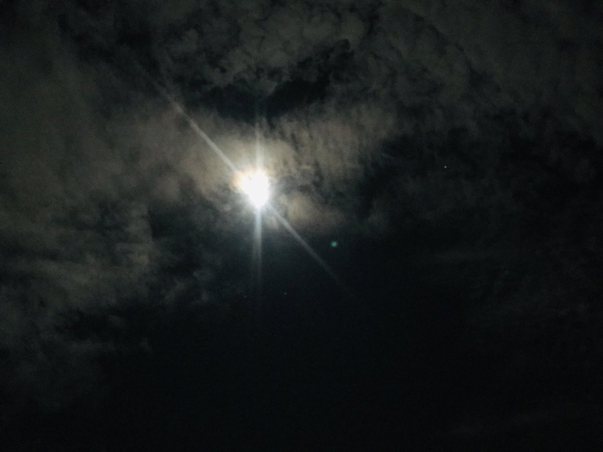 sharangabop's tweet photo. #LookAbove #End2019 last full moon of the year, energizing all of us and we are in great mood. #Rwanda #VisitRwanda we closer beneath the giant lighter than most. โ๏ธ https://t.co/vO1ig3jc5b
