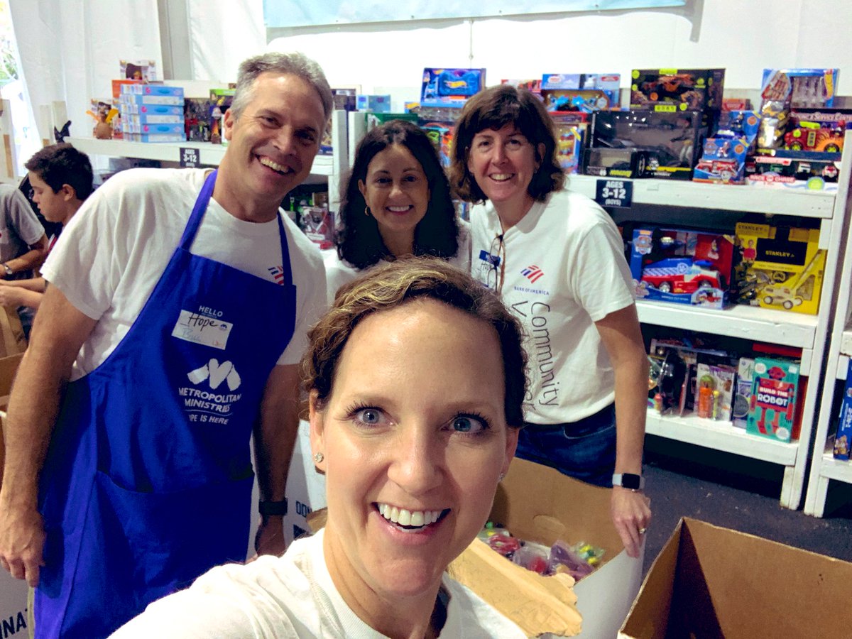 fieldsmel's tweet photo. Great day in #TampaBay volunteering with two local nonprofits making great strides to #TurnThingsAround and move families forward! @BankofAmerica @FeedingTampaBay @MetroMinistries @tampaconnection #BeHope https://t.co/nMMUQzeX8t