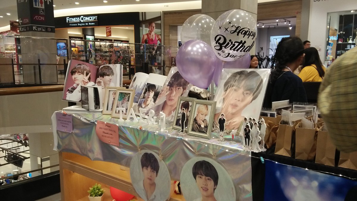 JbtsSquad's tweet photo. Deco is up.. Just a little more to prep and we'll be giving out freebies very soon #sinphany #partofyoursinphany https://t.co/jBfp6TsQcD