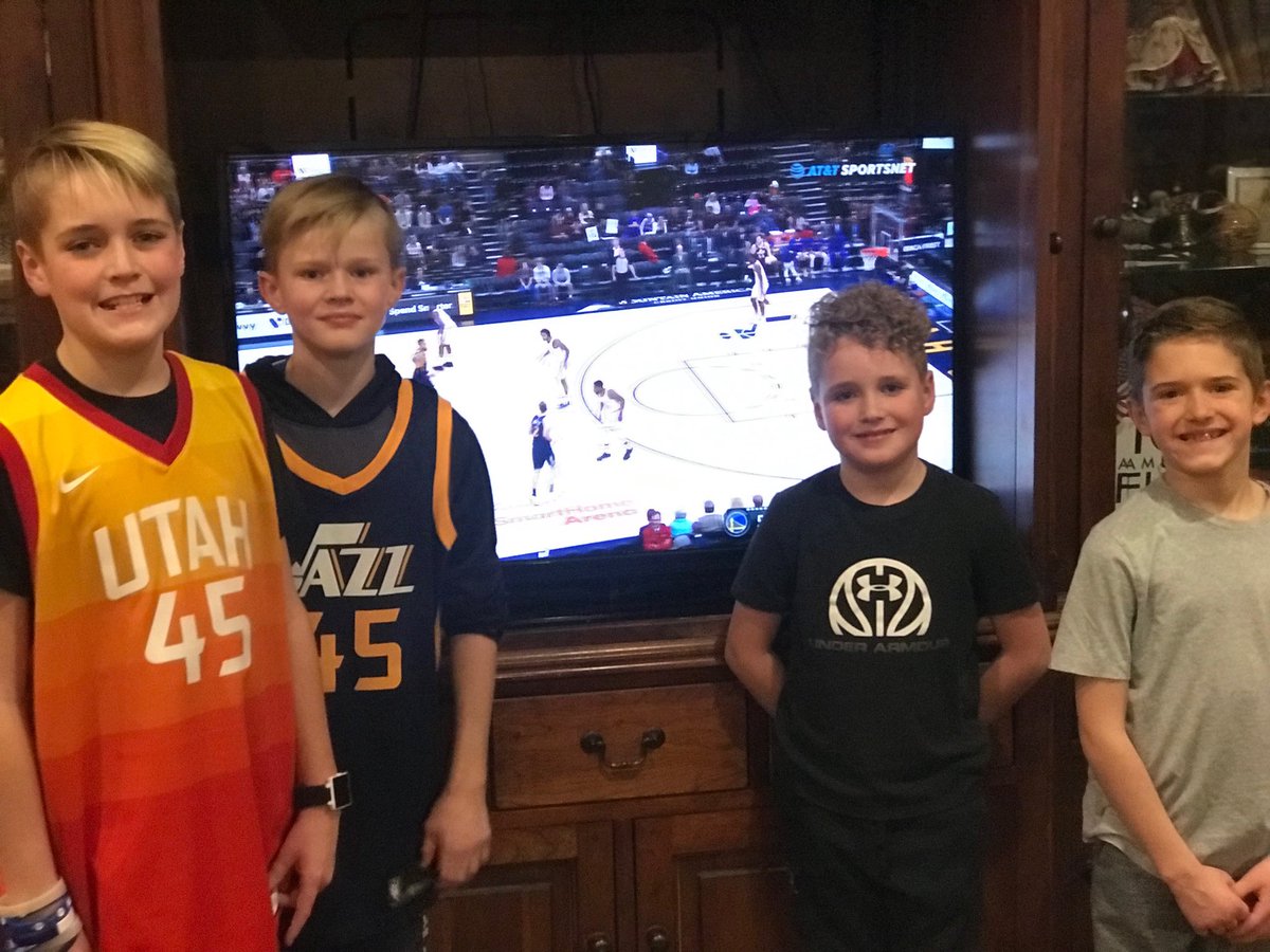 chader55's tweet photo. Cousin time and Jazz time! This will be a good night no matter what happens! #lesolsonit #utahjazz https://t.co/dgwpgPkuZq