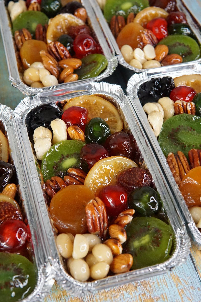 มามะ แจก ค่ะ แจก....ตาเราบ้าง🍒🍒🍒🍒
รัมฟรุทเค้ก  หน้าแน่น เครื่องข้างในแน่นมากกกกก แทบไม่มีแป้งเลย  รีพลาย ติด #เป๊กผลิตโชค #PeckPalitchoke #ของขวัญปีใหม่จากนุชให้นุชDay3 ขอบอกว่าฟรอยนึงชิมได้ทั้งครอบครัวนะจ๊ะ ขนาด 16 cm. #ห้องครัวของผลิต ปิดวันพรุ่งนี้ 22.00 น.