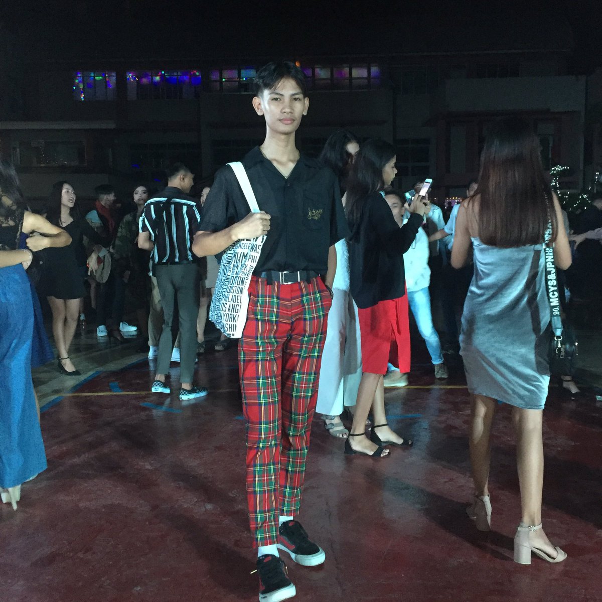 Ervinchristian_'s tweet photo. My budget meal OOTD last night 🤪#Php70 https://t.co/K6856q6Wbc
