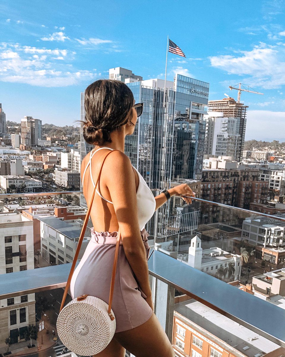 AltitudeSky's tweet photo. Topping off a perfect San Diego day, 22 floors up. 🍸
📷: lovechrissy_xo
#AltitudeSkyLounge #GaslampQuarter #SanDiego #YouStayThirstySD https://t.co/LHJn3GYPcr