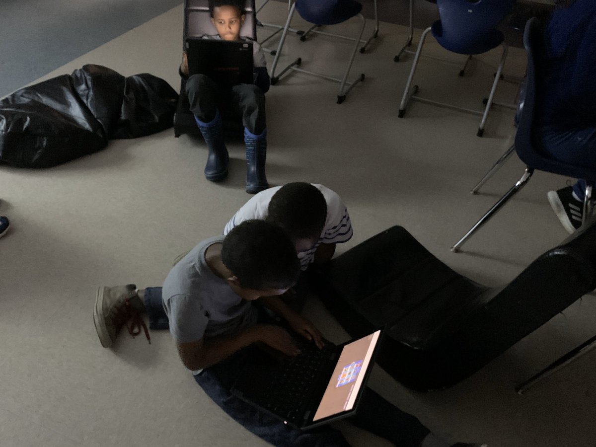 MissMcMannis's tweet image. #Teamwork #CodingInTheDark  #CSEdWeek #CSforAll @codeorg @HMSTEAMtigers