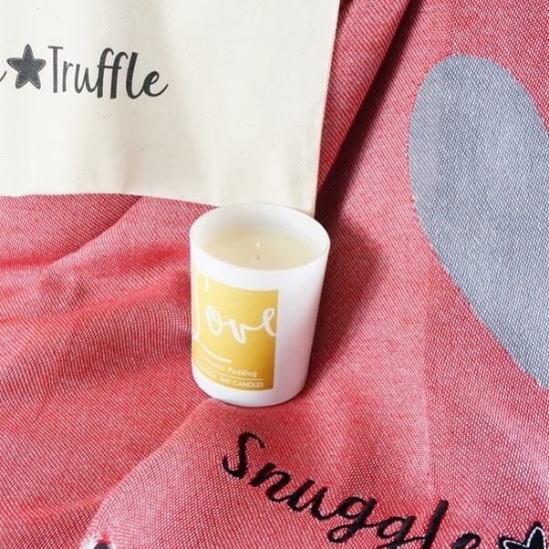 SnuggleTruffle's tweet photo. 🕯Last chance 🕯 Christmas candles and throw gift sets 💕💕💕 #love #peace #joy 
#lastminutegifts #lastminutegiftideas https://t.co/g8vxRh4yUO https://t.co/hMmcRpPmpz