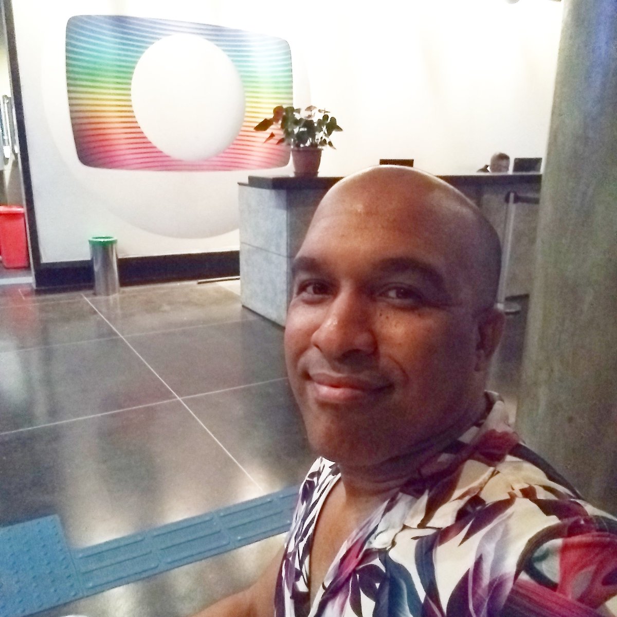 mahanski's tweet image. Hj conheci a equipe de Efeitos Especiais da Globo! Que artistas incríveis que eles são, gente...não perdem nada pra qualidade de Hollywood! #RedeGlobo #projac