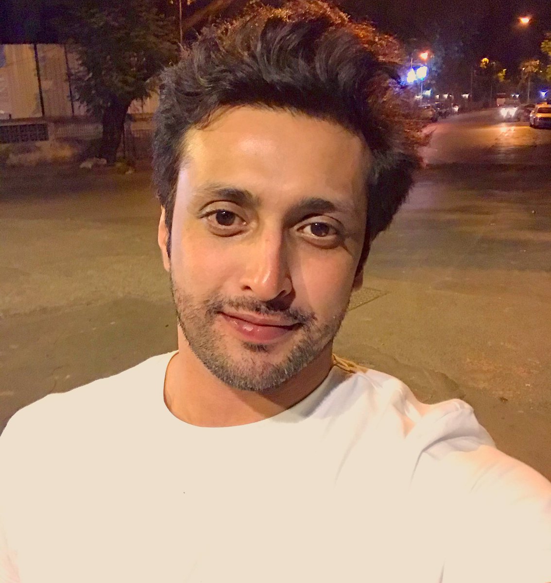 yashpandit7's tweet photo. YashPandit #NightWalker  😍❤️🎼✨💯👍 https://t.co/Z0HuudK49m
