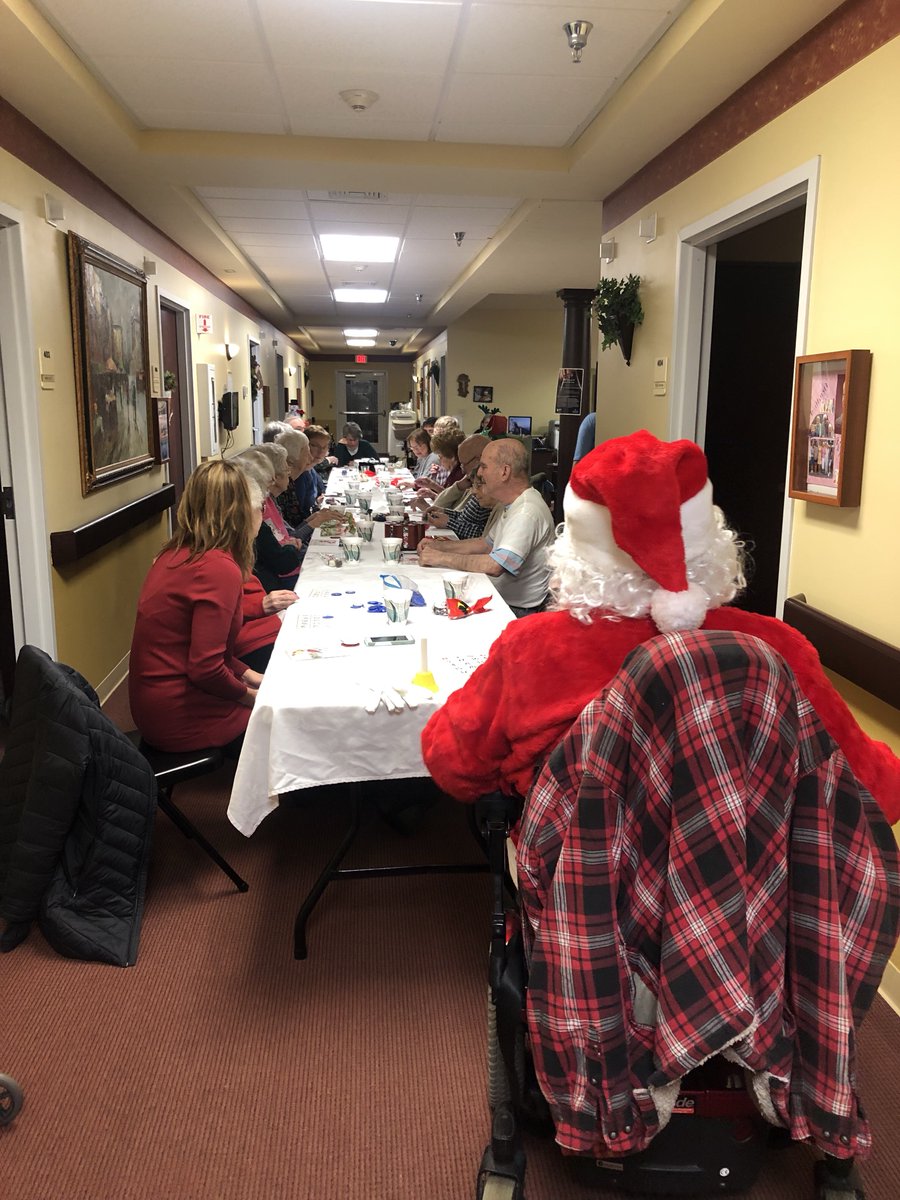 AspenPlaceHC's tweet photo. Enjoying a holiday dinner with our amazing Legacy family. @TrilogyLiving
#legacylane #BFFProgram https://t.co/TjMyU1Ir1s