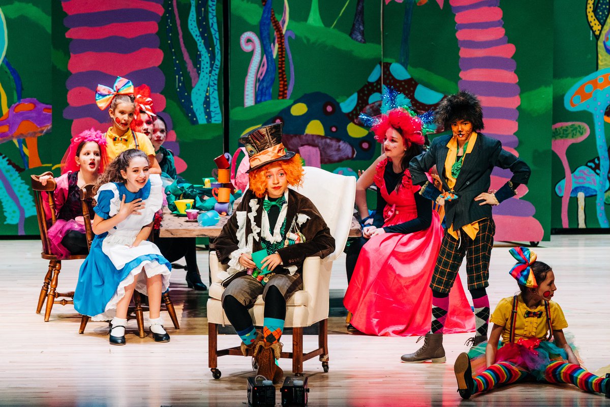 MrEvans_AFMS's tweet photo. Alice in Wonderland was PHENOMENAL! @JackieMasciana @srekatybridges @AFMSChargers https://t.co/tO81Zb49Az