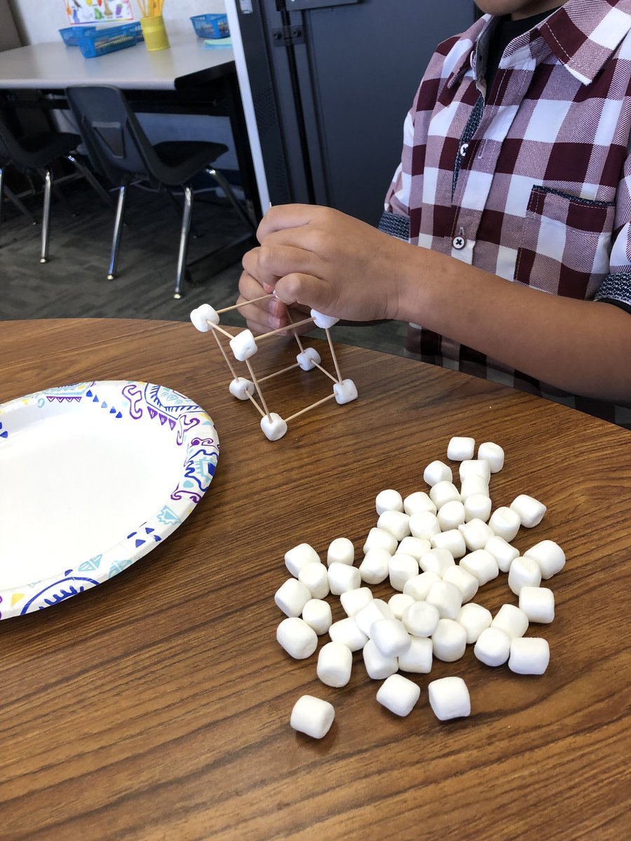 MrsHope18's tweet photo. STEM activities &amp; cookie decorating! Happy Holidays!🎄 @mentoneRUSD @RedlandsUSD https://t.co/7KQMOADbLf