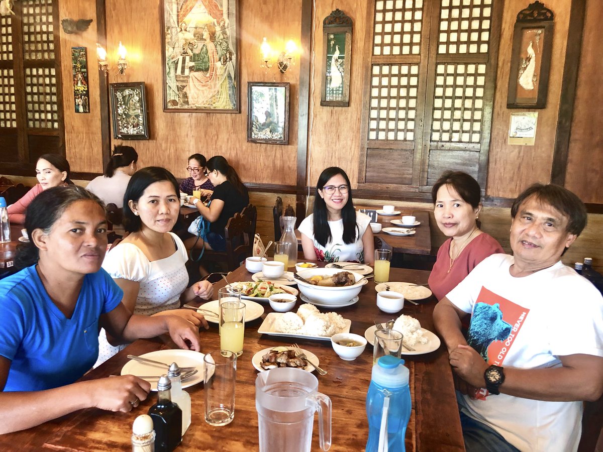 smartymarth's tweet photo. Tadaaah! 😊
Lunchdate yesterday, with quick shopping spree. Chos lng.❤️
#famislife https://t.co/1wtjIWhSbV