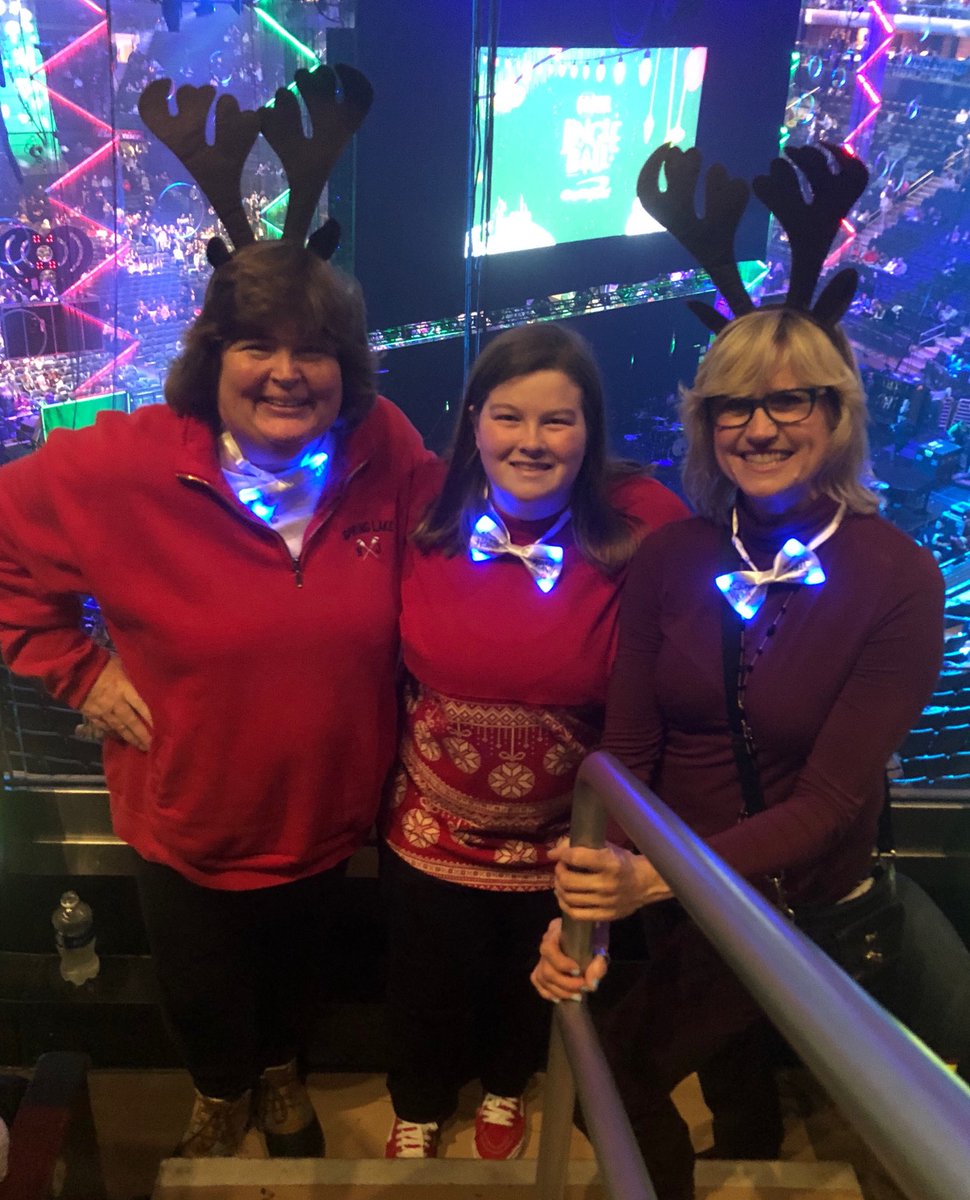 CaraB94's tweet photo. #iheartjingleball so excited to be here! Happy Birthday Shannon!🎊 https://t.co/Lfzwcug0mI