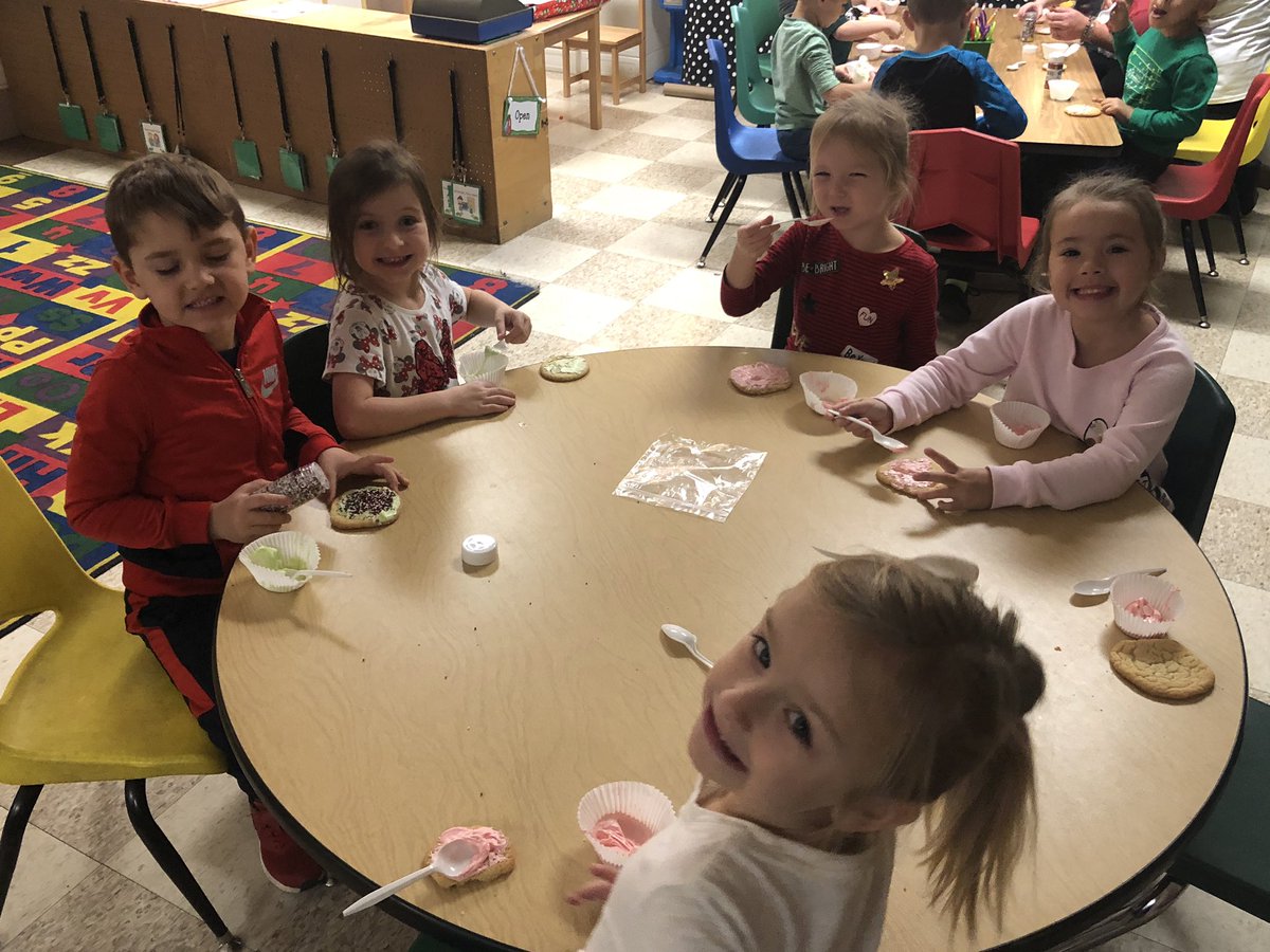 Thanks to Ms. @wwamiley5 for bringing cookies for us to decorate today! Frosting and Sprinkle Fun ❄️ 
#preschoolfun #cookiedecorating #weareshenandoah #greattobegreen