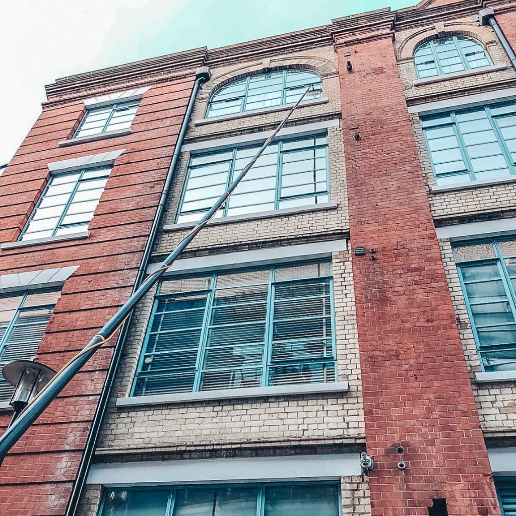 spectrumfacade's tweet image. Team 2 are out window cleaning today! We have developed &amp;amp; patented some equipment that enables us to tackle external building facade cleaning in the same way as we tackle window cleaning - from the ground.  #blockmanagement #renderclean #polesystem