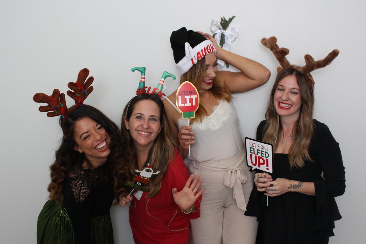 Oh the holidays! They are right around the corner. Are you ready?  The holidays are the most joyous time of year but can often be hectic and stressful! Selfie Station can help you stress less by offering a fun way to capture memories at your holiday party at work or at home.
