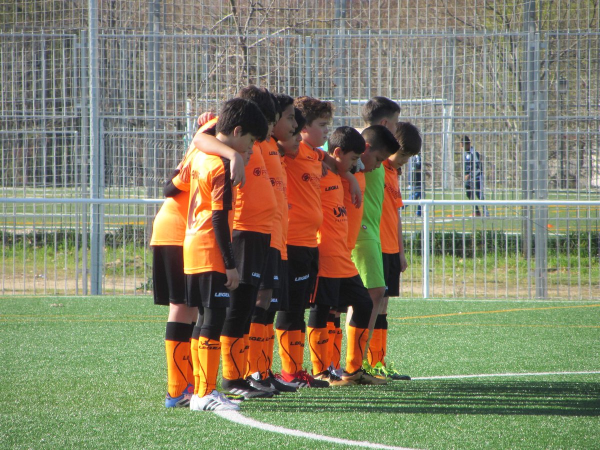 LagunaCd's tweet photo. Mañana dia de mucho futbol naranja!!🧡🧡🧡🖤🖤🖤 
#SportingLaguna https://t.co/Qfwt4HsyNN