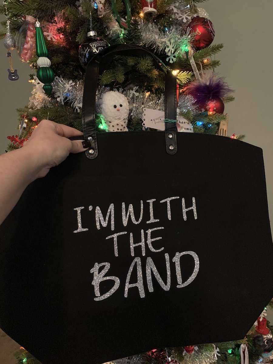 LanceRidlon's tweet image. Some of my friends know me so well! #perfectsize 🤘🏼❤️