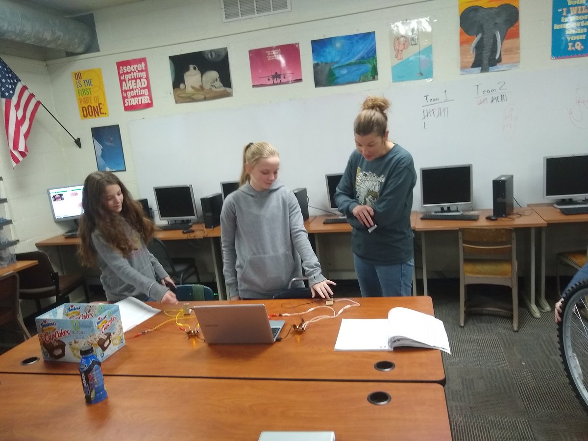 AR3Engineering's tweet photo. Middle School coders present their final projects. @PLTWorg https://t.co/yvlZ5WpgWq