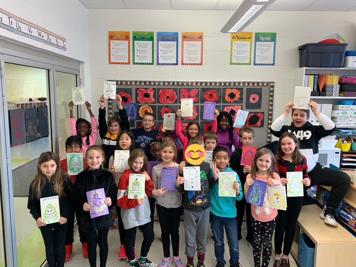 lagimodieret's tweet photo. We hope we brightened some days with Holiday cards! #10daysofkindness #SageCreekLRSD #ESCSgenerosity #ESCSbelonging https://t.co/1aF81rYk5E