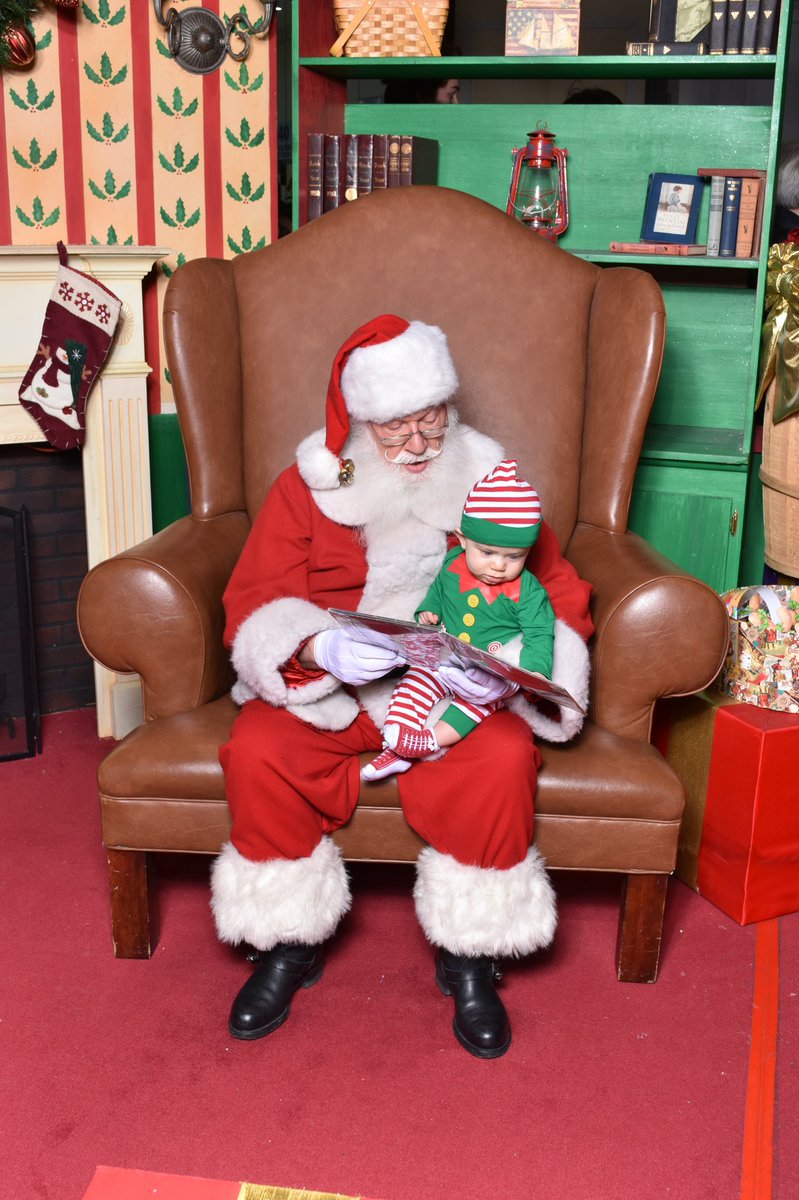 LadyDiBowman's tweet photo. My Little elf Jingle-Jangle went to see Santa today and had a blast! https://t.co/xxRiq6umVt