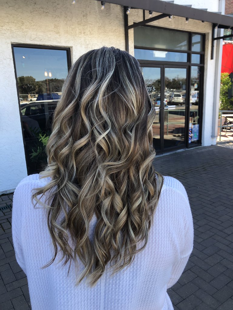 joyfullypiper's tweet photo. Balayage beautyyy😍 https://t.co/gqvCgvpMv5