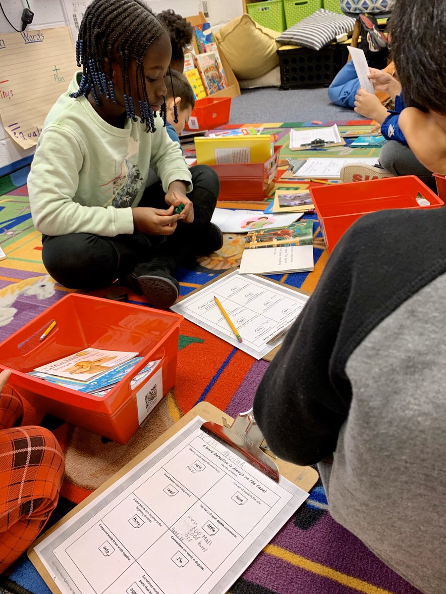 mcubb's tweet photo. Looking for special words in our books. π§π΅π»ββοΈπ΅π»ββοΈHaving a fun Friday the 13th. #nobadluck #phonics #buildingliteracy @DumfriesES https://t.co/rBev2iIStI