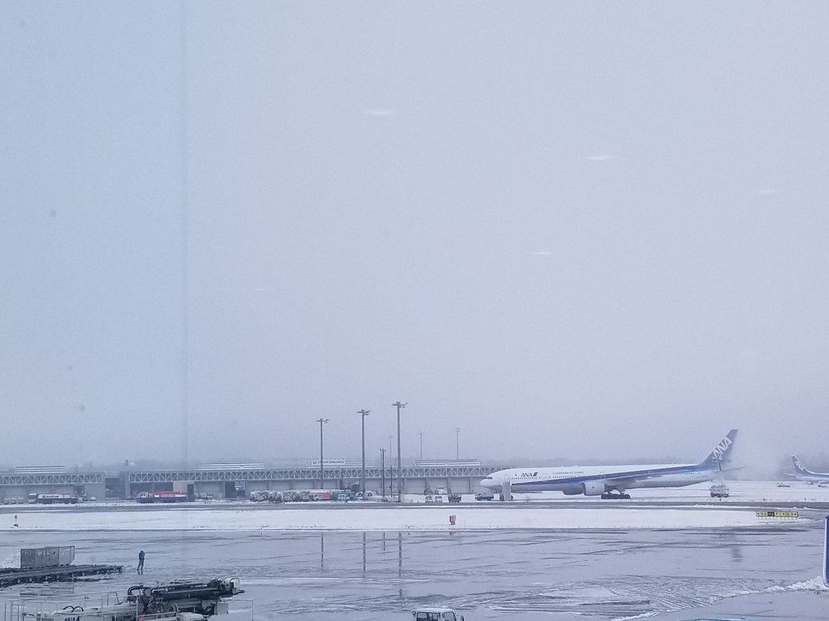 Sutyona 新千歳空港 へ無事着陸 天候によっては羽田空港かリターンして広島空港に着陸 と脅され出発したが よかった 今から来られる皆さん安心して下さい 素人判断 東方神起 15th Anniversary Album Xv 10 16 Release Toho15th Xv