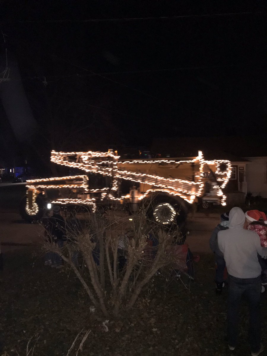 SWAgromart's tweet photo. Be sure to look for the Southwest Agromart airflow in the Thamesville, Ridgetown, and Dresden Christmas parades this weekend! 🎄🎅🏻 https://t.co/a9hODmDFI4