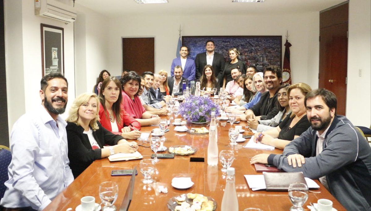 MuniSaltaok's tweet photo. #CCMSalta #FOTO 📸 Esta tarde, la intendenta @RomeroBettina encabezó la primera reunión de trabajo con los concejales electos del @ConcejoSalta #Salta #BettinaIntendenta https://t.co/CkyWAUK7x7