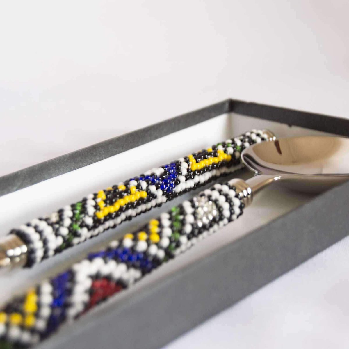manduwe_com's tweet photo. Beaded Ndebele Design Salad Servers https://t.co/G1WjLrApra #authenticafrica #Africanvalue #manduwe https://t.co/UH0E3JkmLJ