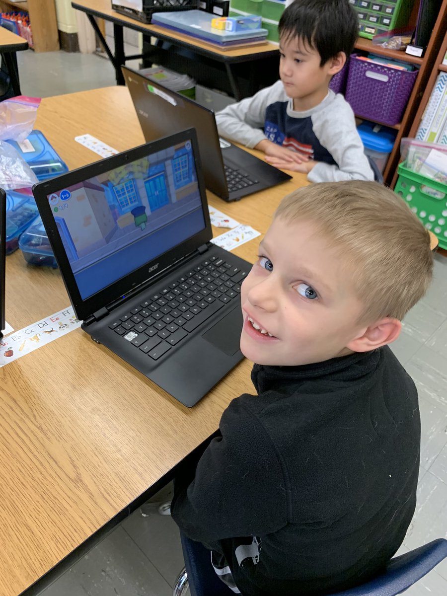 BrittHenrick's tweet photo. Thank you to our high school buddies who help us with coding today! #MOTSDhourofcode2019 @CMS4Learning @KellyBiagiotti https://t.co/za1EzxVj6D